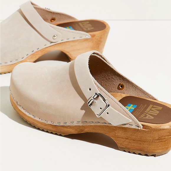 MIA Shoes - Free people Mia Alma clogs in oatmeal color sz 40/ 9